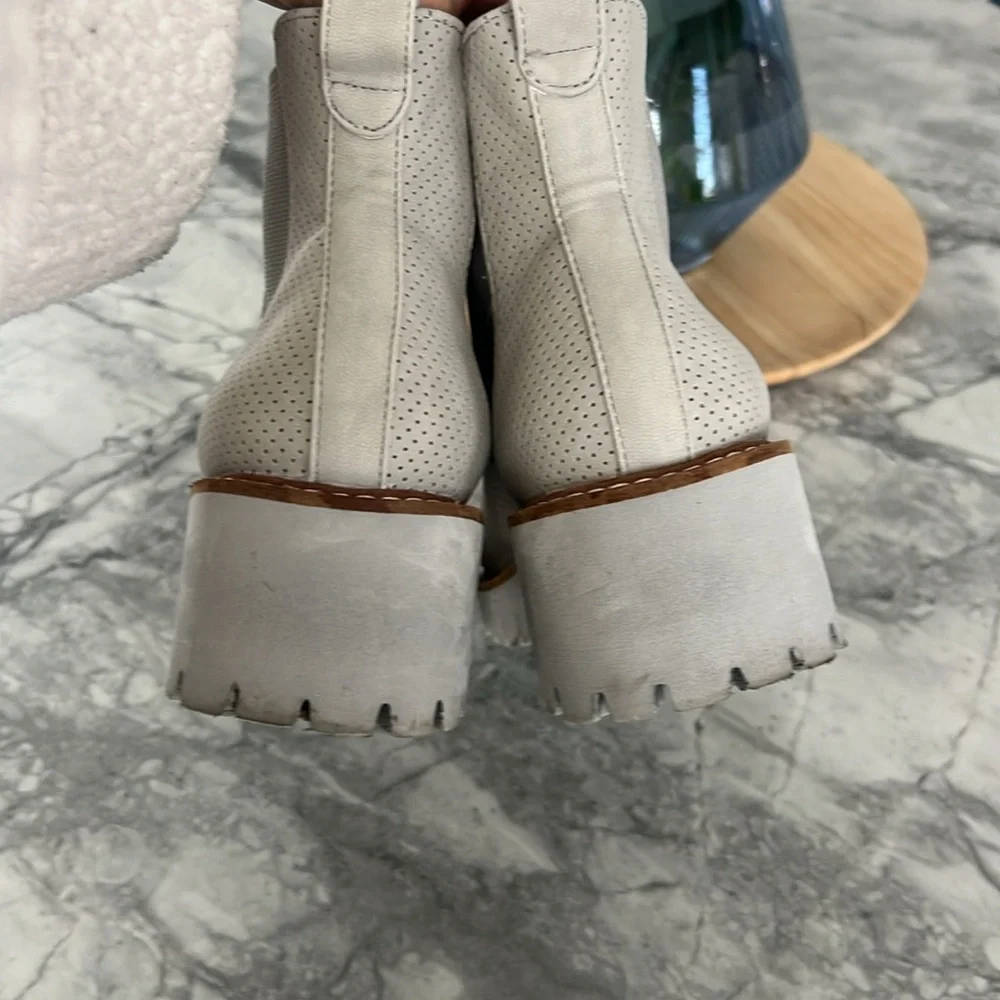 Boots - Picture 4 of 8